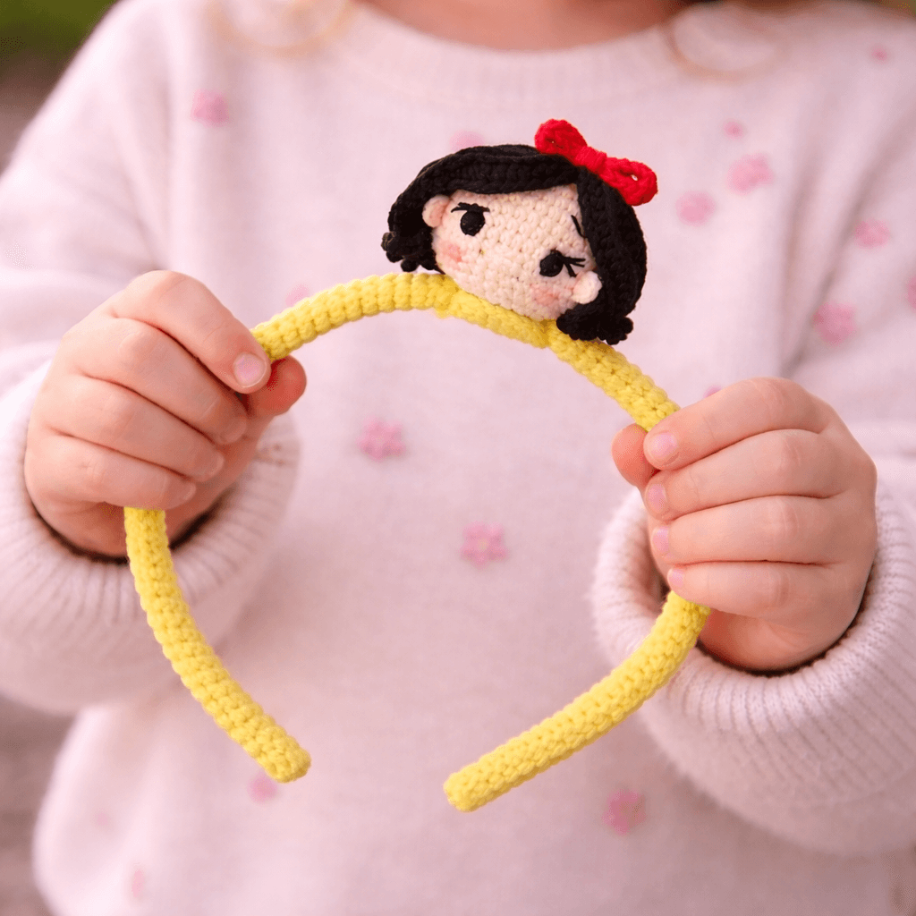 Χειροποίητη Πλεκτή Στέκα Μαλλιών «Little Doll – Red Bow»-Happy Love Creation
