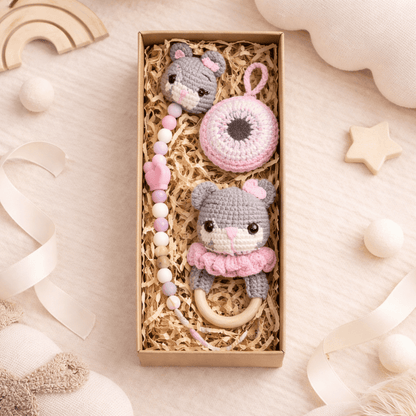 Little Love Set – Pink Kitty | Χειροποίητο σετ δώρου νεογέννητου με κουδουνίστρα, κλιπ πιπίλας & φυλαχτό