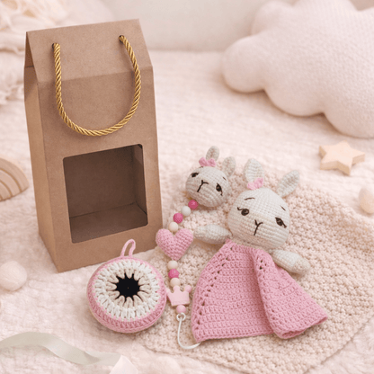 Little Love Set – Sweet Llama | Χειροποίητο σετ δώρου νεογέννητου με νάνι, κλιπ πιπίλας & φυλαχτό