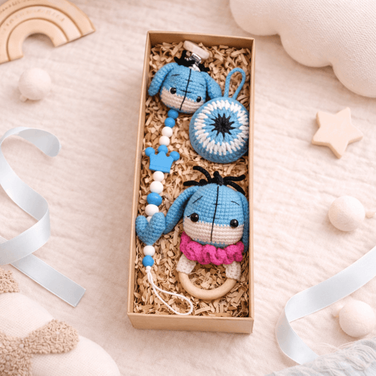 Little Love Set – Blue Calm | Χειροποίητο σετ δώρου νεογέννητου με κουδουνίστρα, κλιπ πιπίλας & φυλαχτό