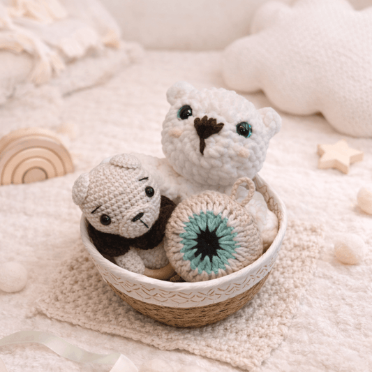 Little Love Set – Snow Bear | Χειροποίητο σετ δώρου νεογέννητου με νάνι, κουδουνίστρα & φυλαχτό