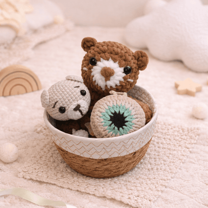 Little Love Set – Cozy Bear | Χειροποίητο σετ δώρου νεογέννητου με νάνι, κουδουνίστρα & φυλαχτό