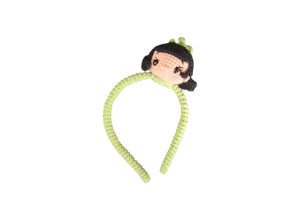 Χειροποίητη Πλεκτή Στέκα Μαλλιών «Amigurumi Doll – Green Bow»-Happy Love Creation