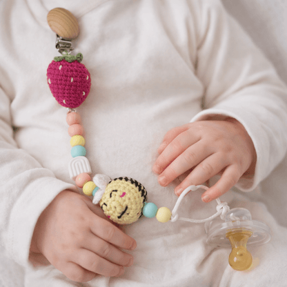 Χειροποίητο Κλιπ Πιπίλας με Φράουλα & Μελισσάκι | Happy Love Creation